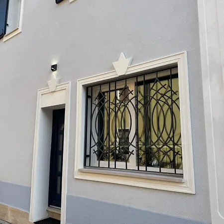 Casa Magenta 5 *